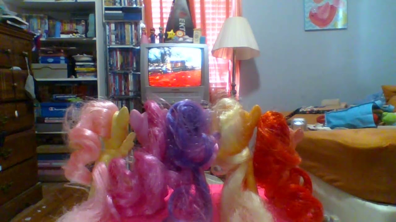 Пони смотрят «Гонки, спасения и побеги и другие приключения Томаса», часть 1