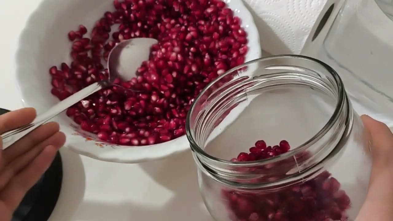Nar sirkesi yapıyorum sade su ve meyveyle zahmetsiz tutma garantili Allah'ın izniyle 🌸