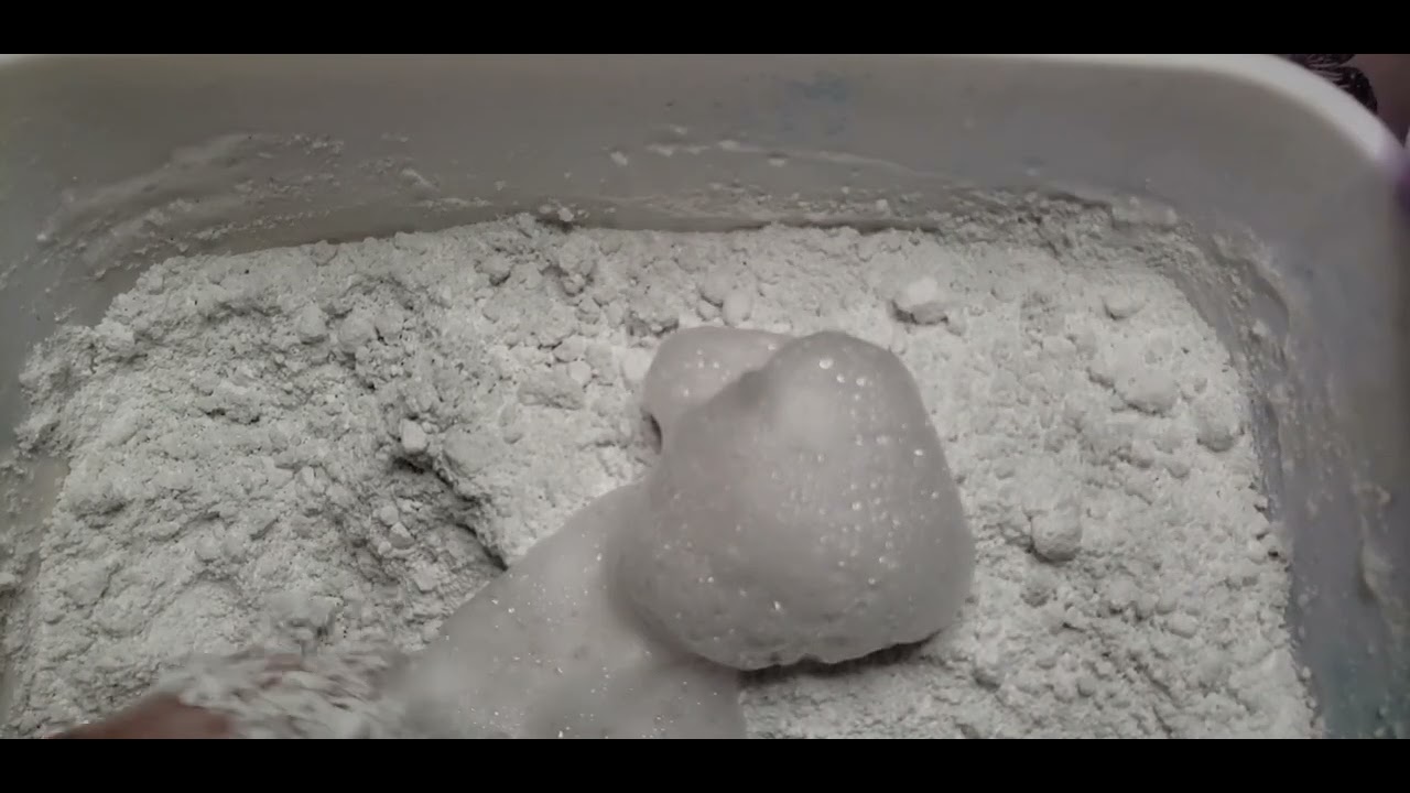 ASMR Sponge 🧽 Squeezing Experiment Gym Chalk n Suds #asmr