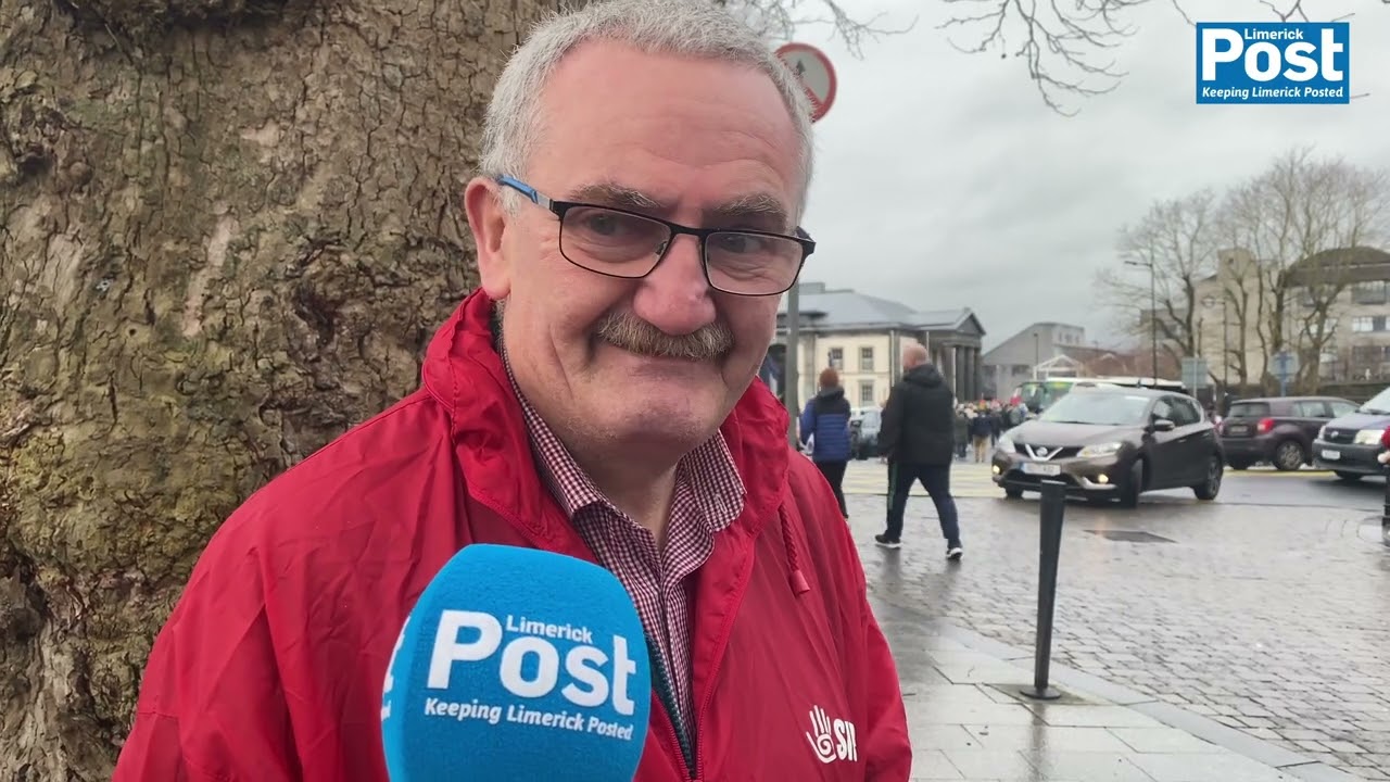 Ger Kennedy: Ambulance crew waiting 12 hours to offload one patient