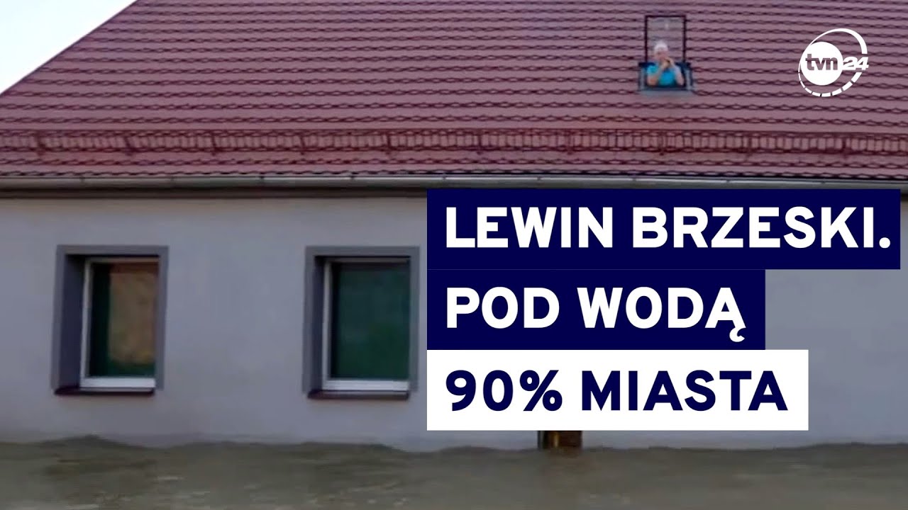 Po Lewinie Brzeskim tylko łodzią lub amfibią. Nie wszyscy chcą się ewakuować @tvn24