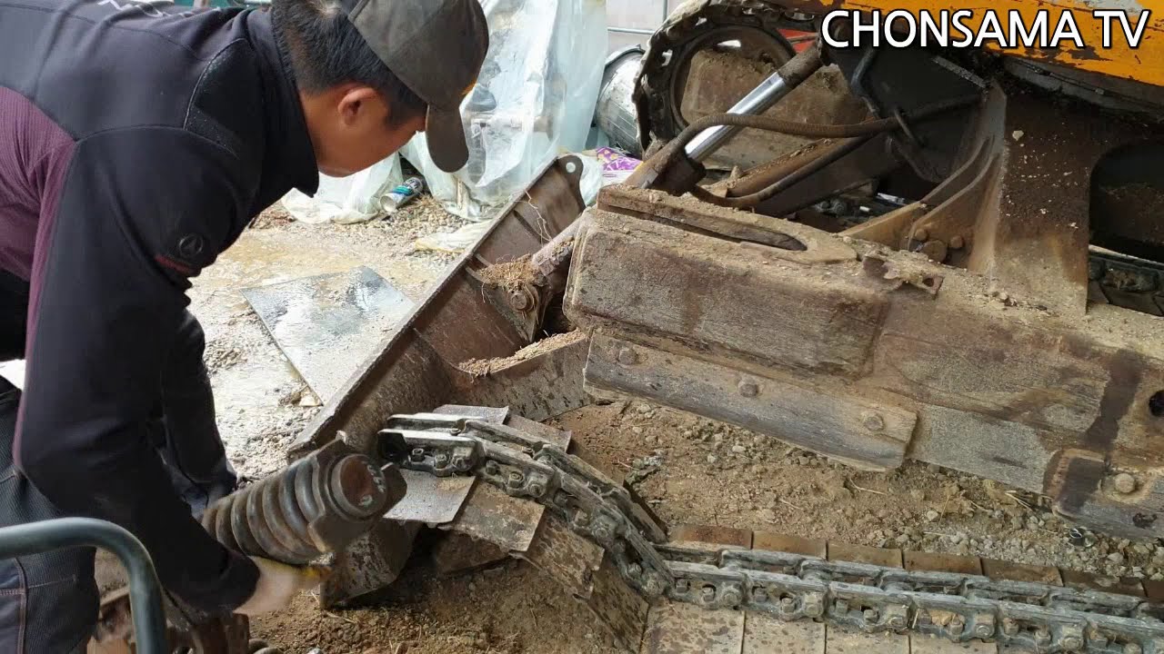 오래된 '포크레인' 굴착기 수리하기...아이들러 교환, Playing with an old excavator repair-Track Idler