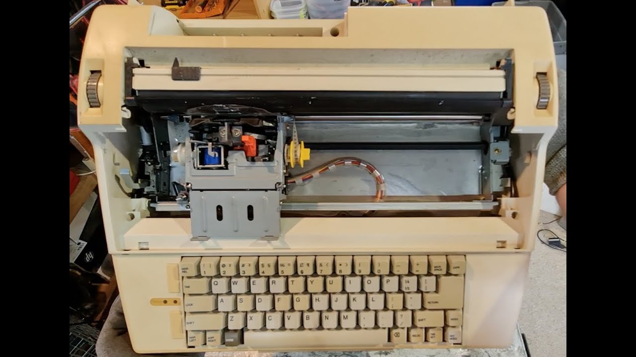 Scrapping An Electric Typewriter - Scrap Breakdown - Metal Recovery - Metal Recycling