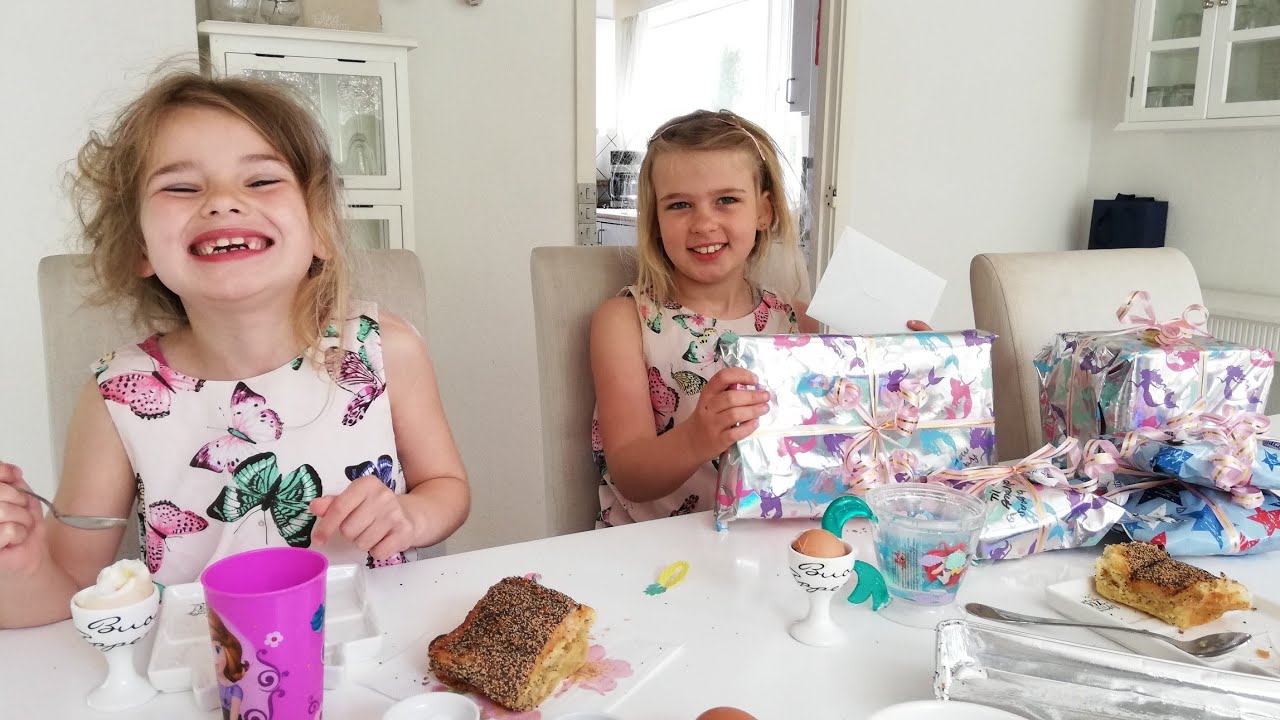 Amalie fylder 9 år🇩🇰Åbner gaver🎁Og får en overraskelse😀
