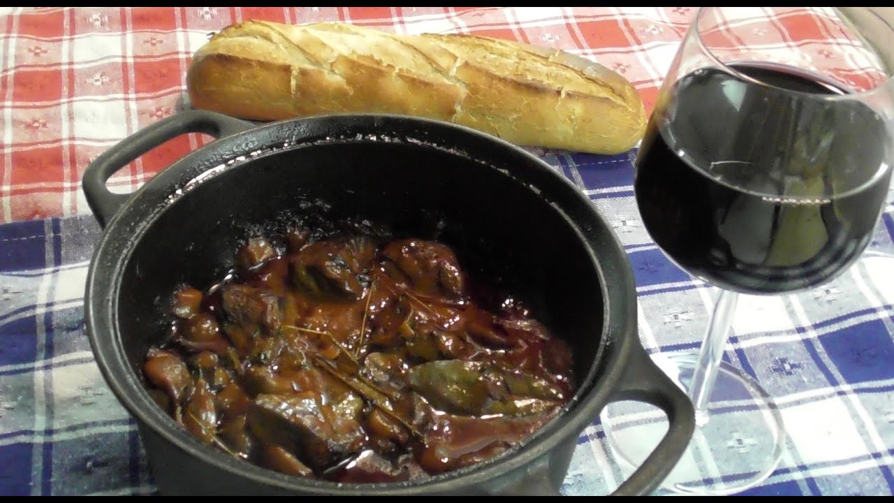 Burgundinpata. Beef bourguignon. Boeuf bourgoignon. Lihapata. Pataruoka naudasta.