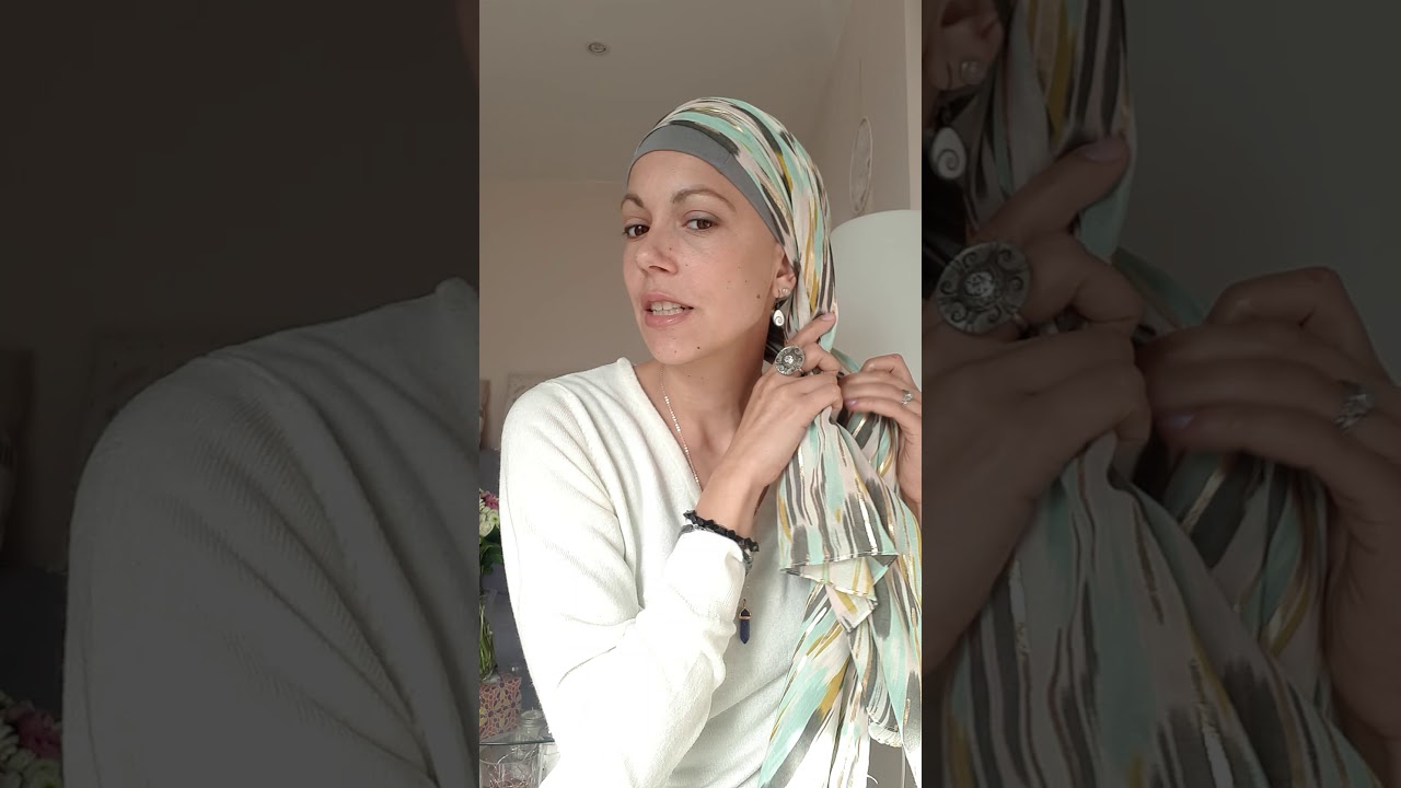 Betty et son foulard chimio, faire une queue de cheval