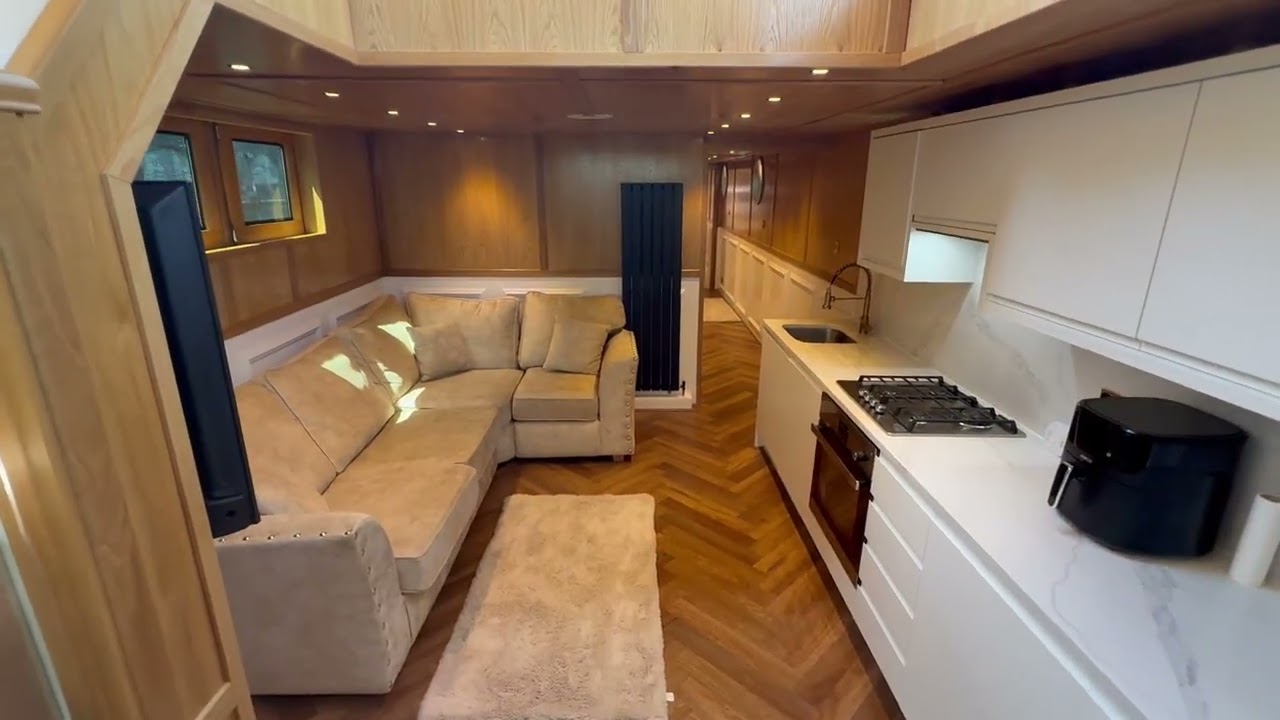NEW LISTING - LADY PETRA