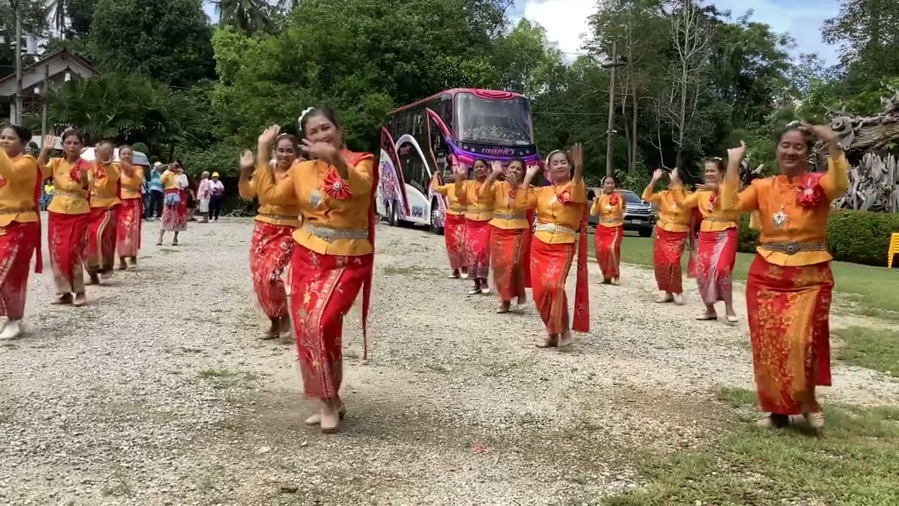 บาสโลบงานวันพ่อ เพลงรักบ่าวอีสานใต้ : จินตหรา พูนลาภ