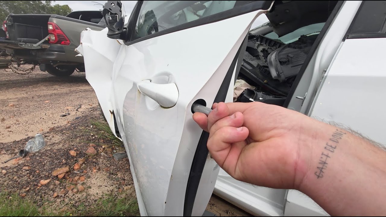 How to Remove & Replace Hyundai i30 Exterior Outer Door Handle 2012-2017 GD