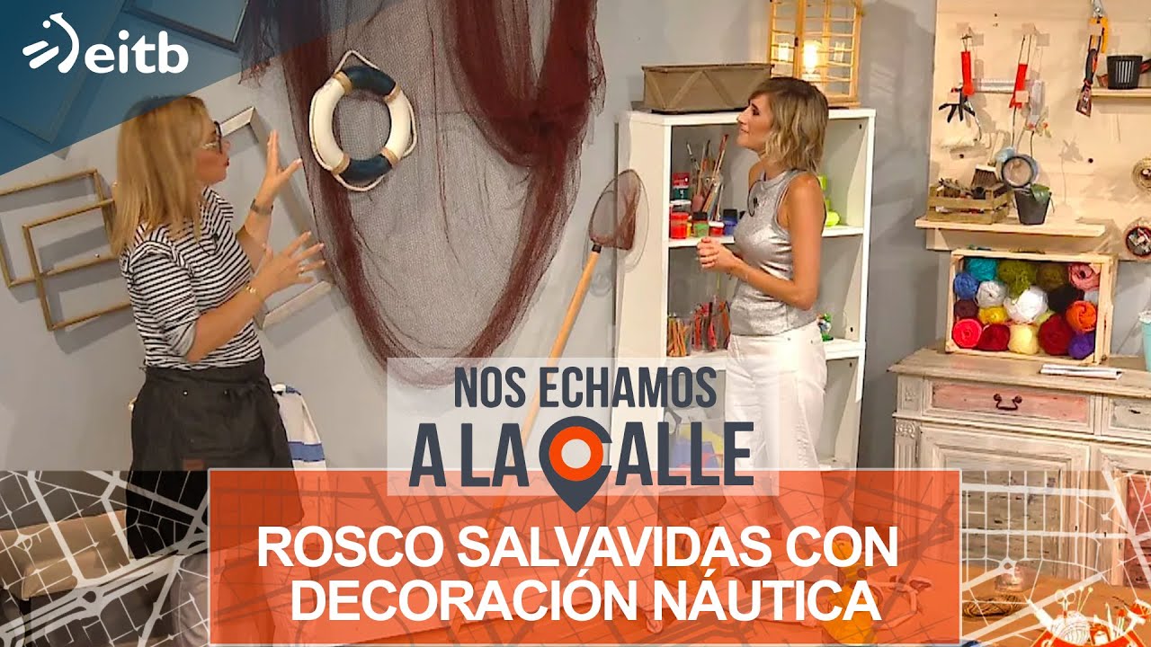 Yolanda Alzola prepara un rosco salvavidas con decoración náutica