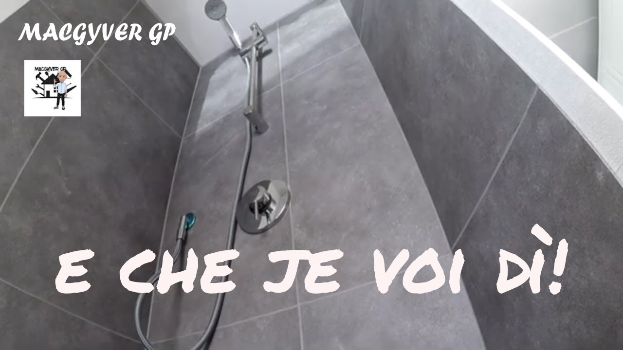Rivestimento delle pareti della doccia con pannelli in PVC - camper fai da te