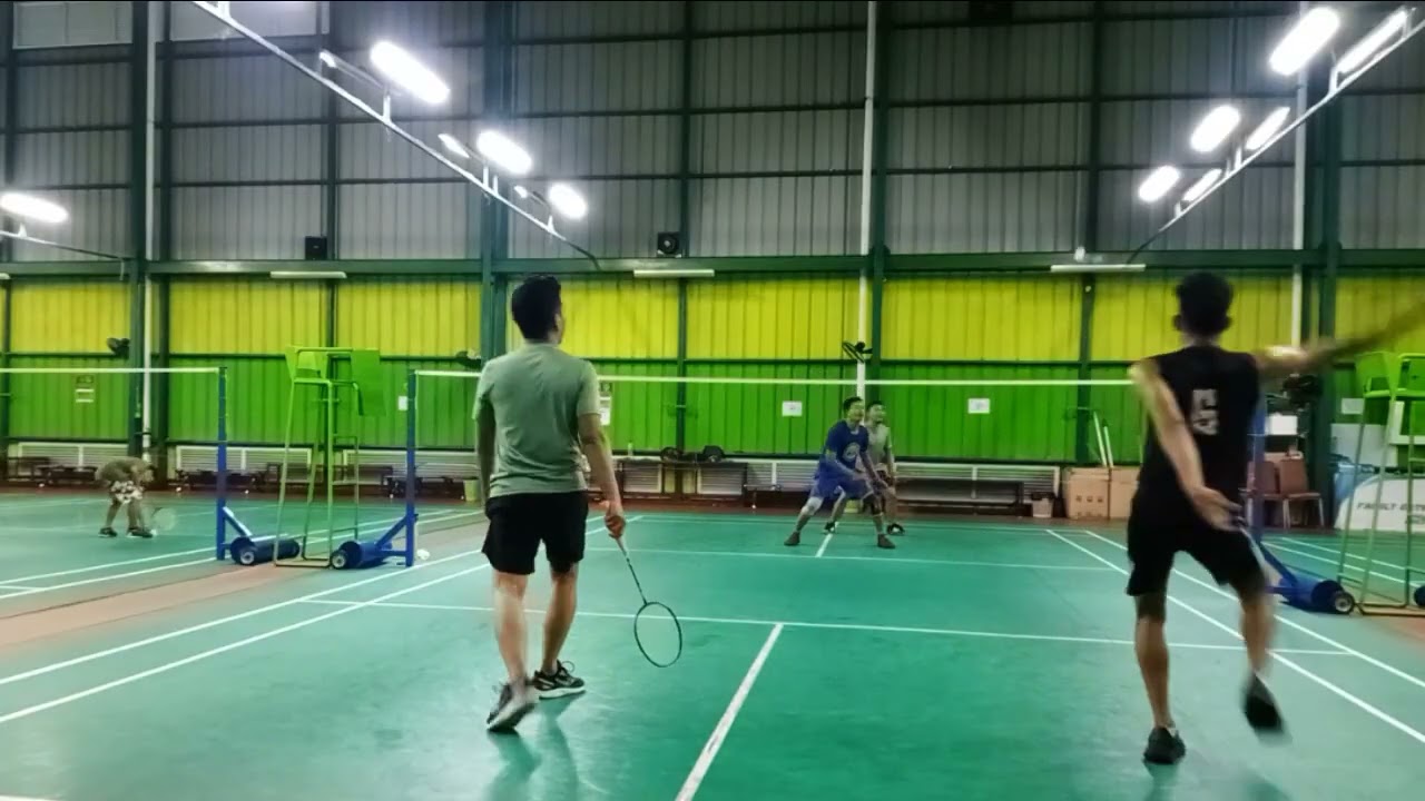 Tukar pasangan Ade Latif vs celeng sony