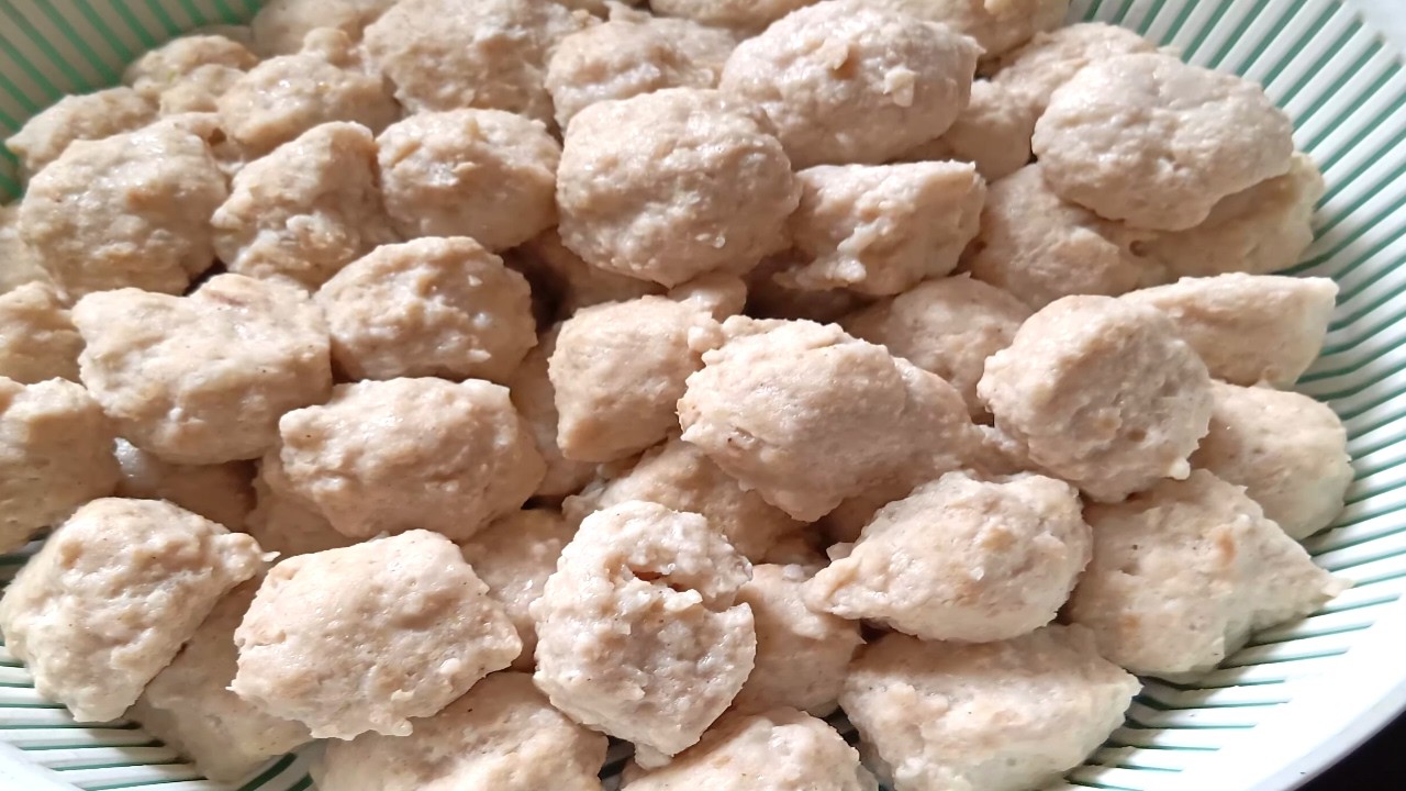 MEMBUAT BAKSO AYAM TANPA PENGENGEYAL,  HASILNYA MANTUL