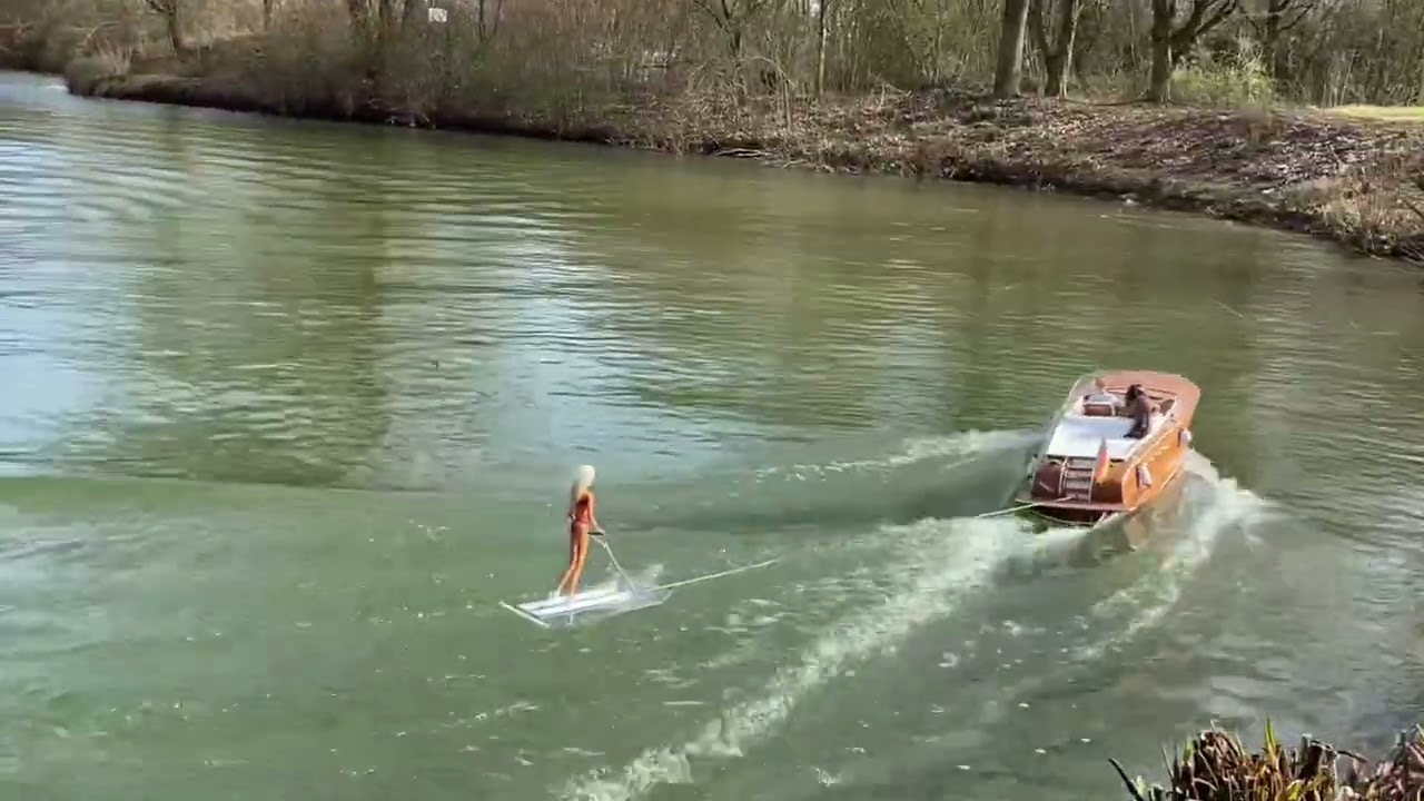 Aeronaut Comtesse mit Wasserski Waterski