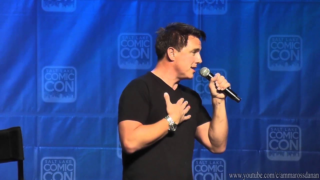 John Barrowman Sings 