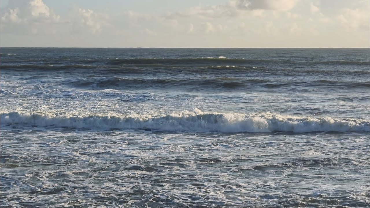 New low pressure system! Heavy rain and nice waves! 