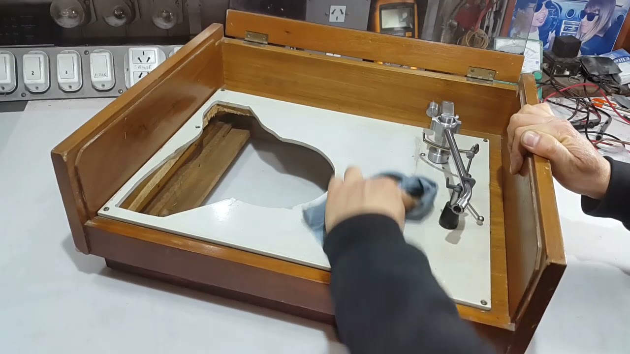 Reparación de una Bandeja Giradiscos Holimar. un 