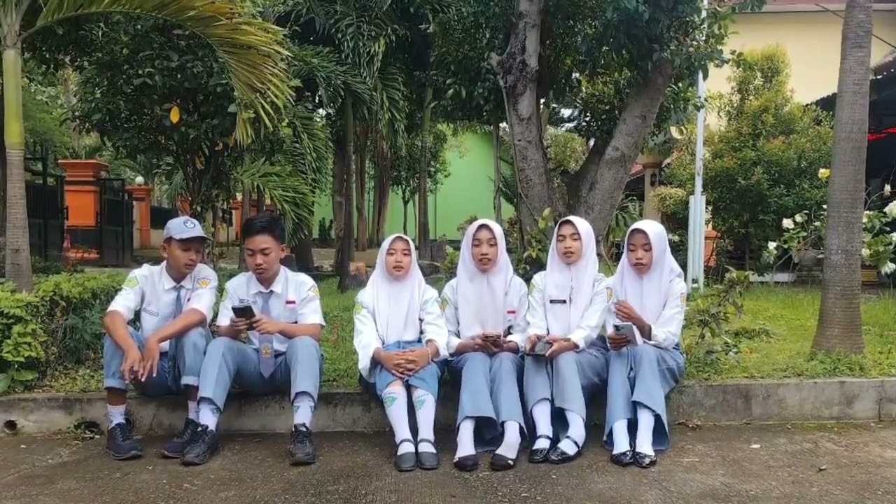 KELOMPOK 3 TUGAS BAHASA INDONESIA 