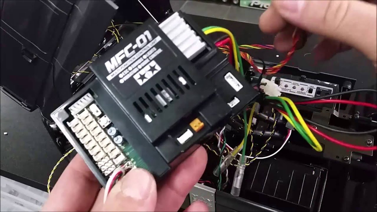 BRUTUS - INSTALANDO MFC01 NO MAN TGX C/ FUTABA 4YWD