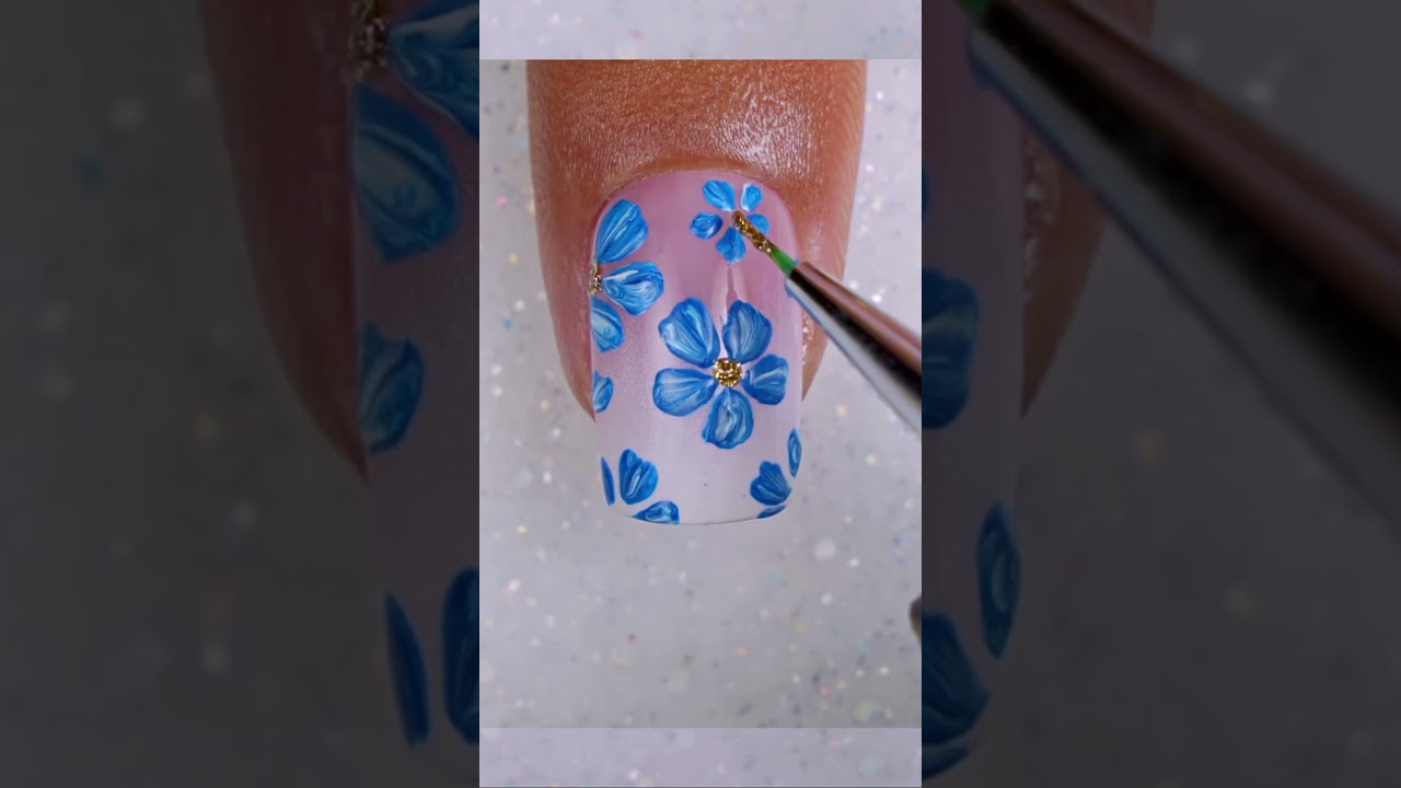 Easy Blue Floral Nail Art #beautynails #u&ntilde;as #shortnails #tutorial