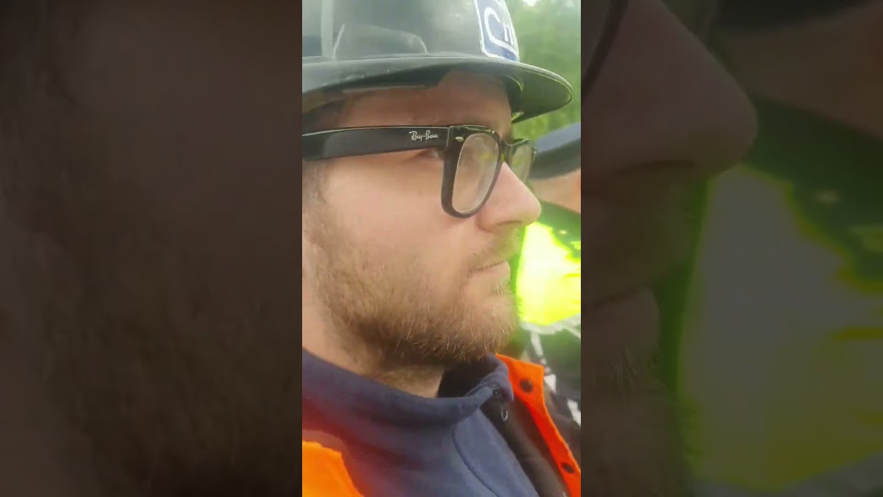 Worker In Clonmel Takes Smoke Break In Front Of Locals Trying To Get A Reaction
