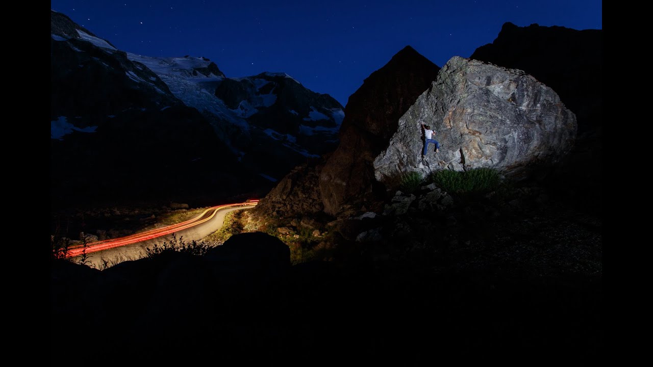 Bouldern in der Nacht Fotografie Langzeitbelichtung und Blitz