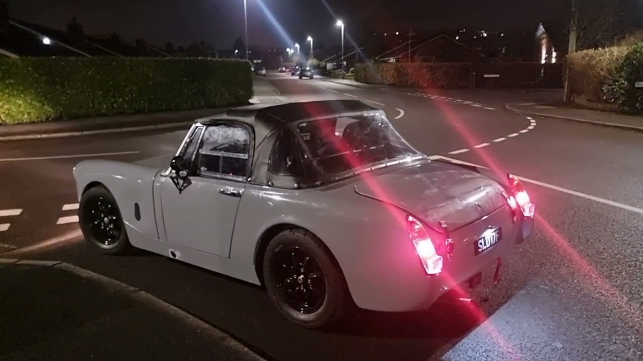 Недавно построенный гоночный автомобиль Austin Healey Sprite впервые выйдет на дороги (январь 202...