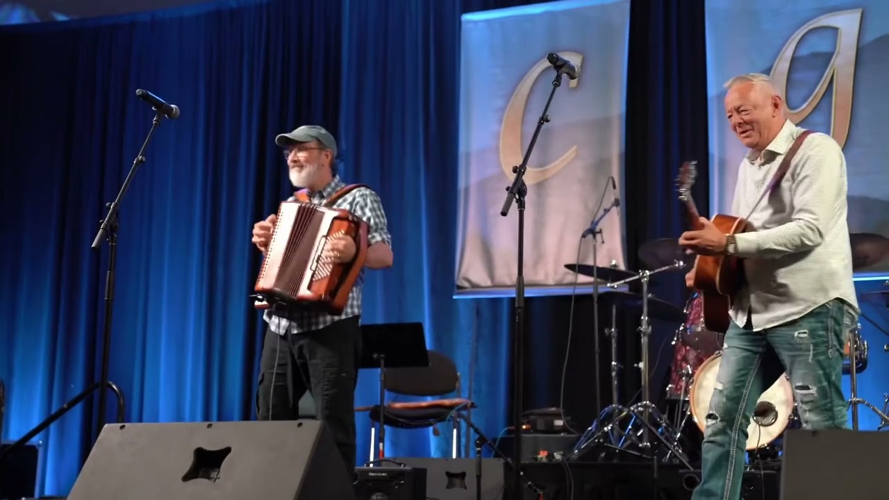 Raz Ma Taz Polka by Buck Owens played by Tommy Emmanuel and Jeff Taylor