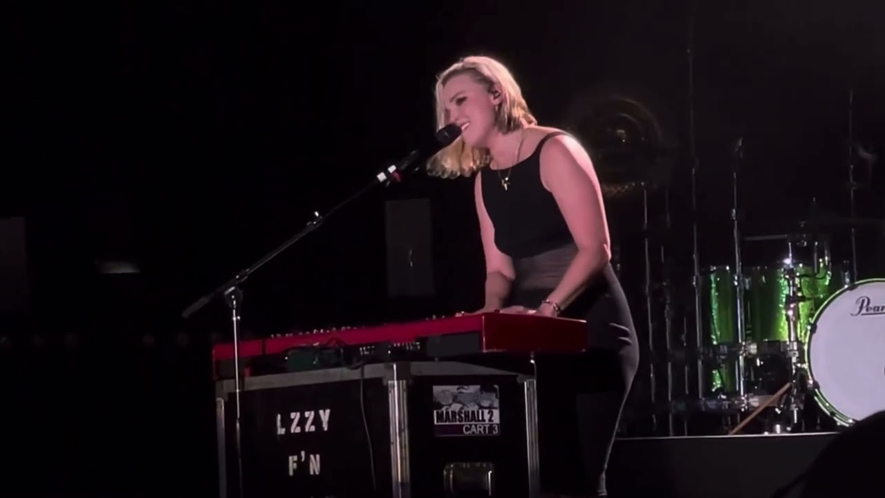 Lzzy Hale of Halestorm - I Will Always Love You (Cover) September 2021