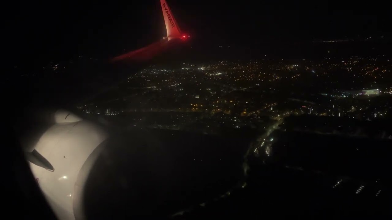 Ryanair 737-800 Landing Dublin