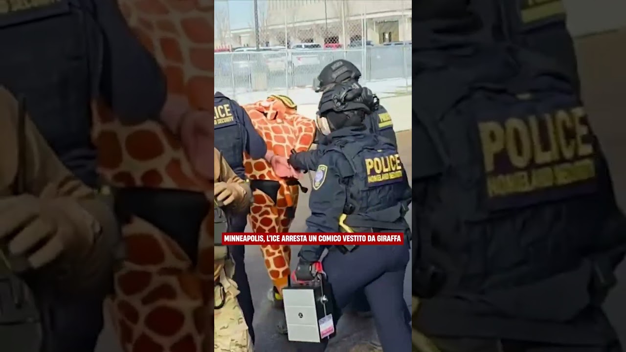 Minneapolis, l'Ice arresta un comico vestito da giraffa