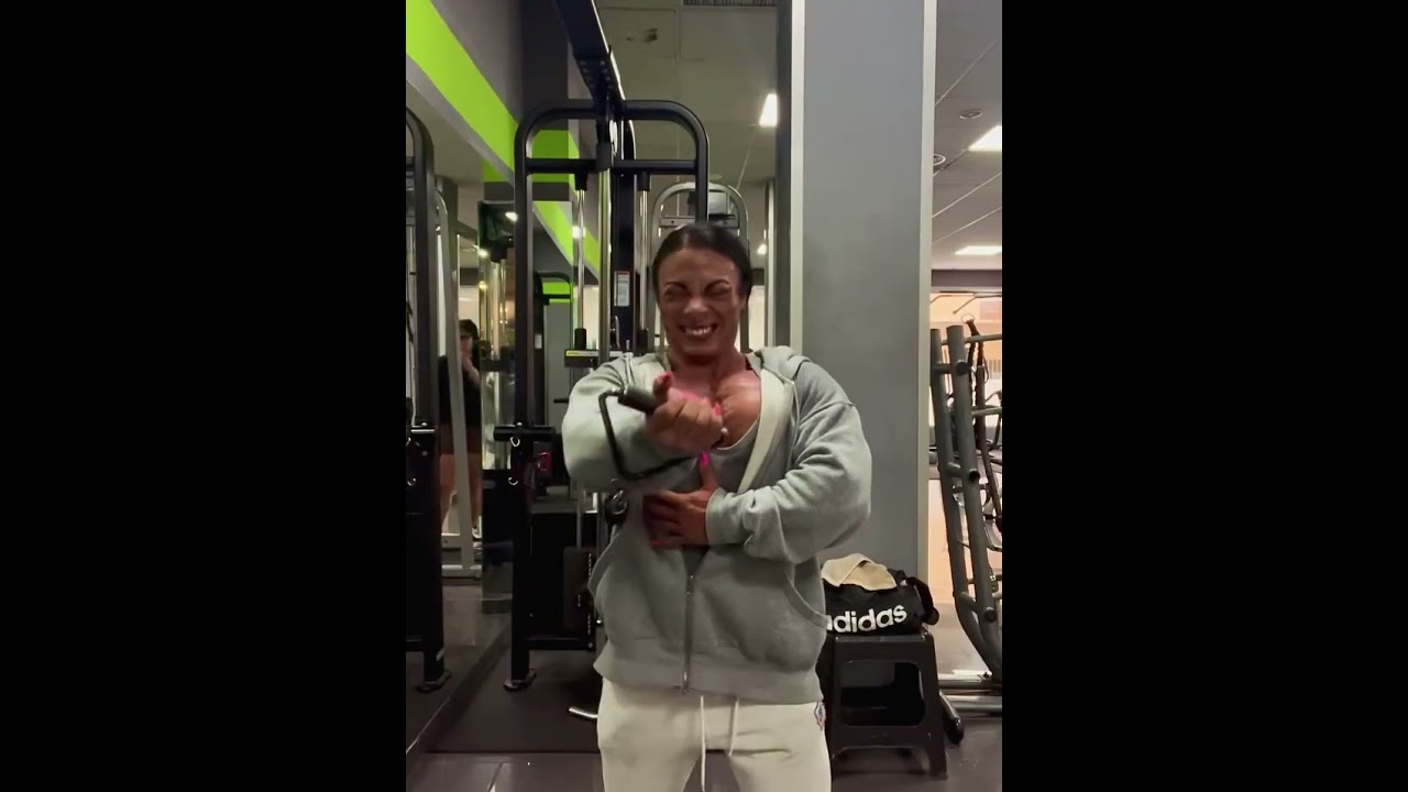 Spanish IFBB Pro Martina Lopez&rsquo;s SHREDDED PECS UNLEASHED! 💪