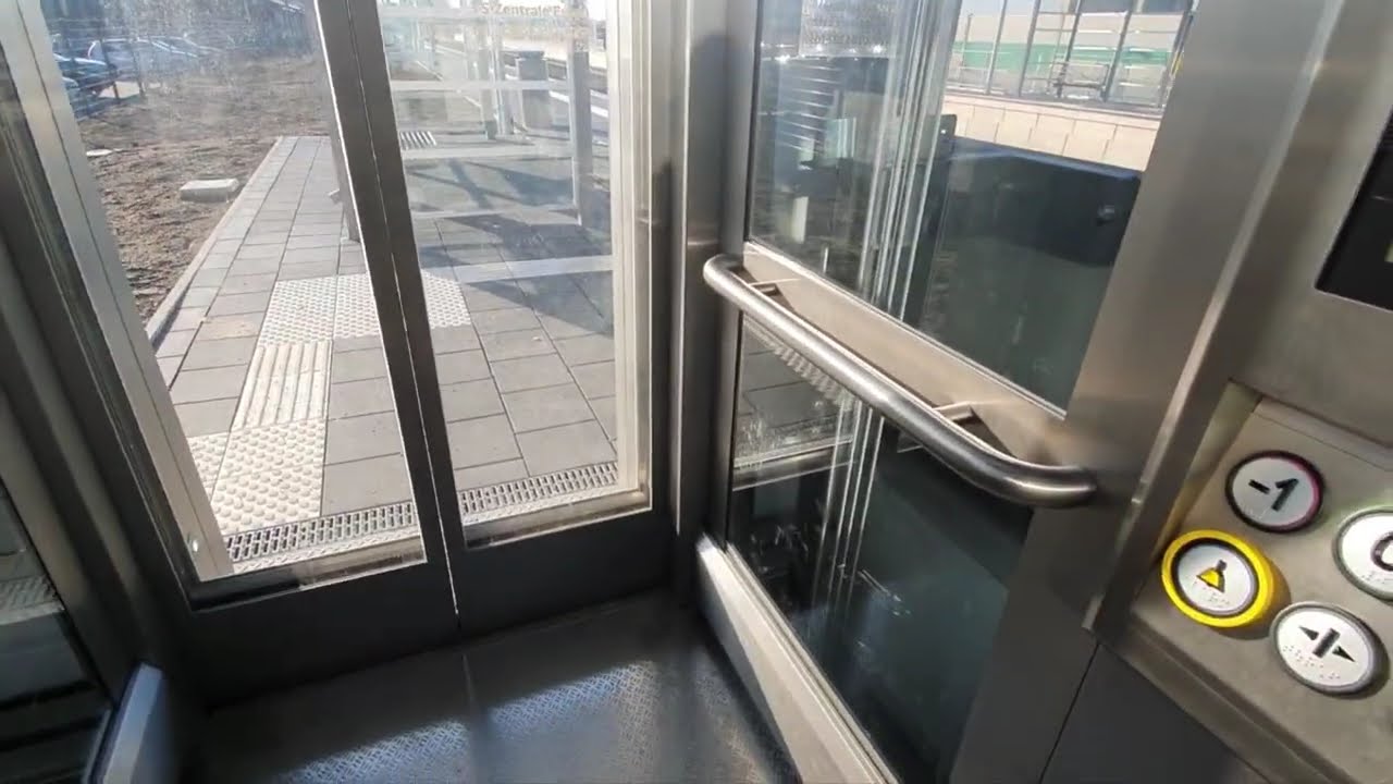Brandneue Schindler Glasaufzüge (Sehr laute Ansagen und DB Cust) am Bahnhof Westerholt in Herten.