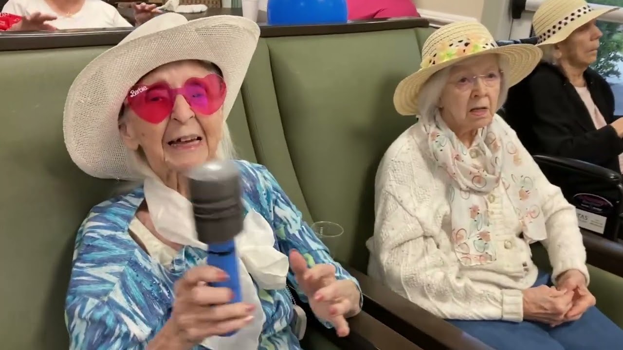 Chateau&rsquo;s Got Talent with our Transitional Memory Care Residents