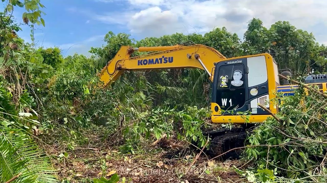 This job is not an obstacle for my Excavator. #komatsupc210 
