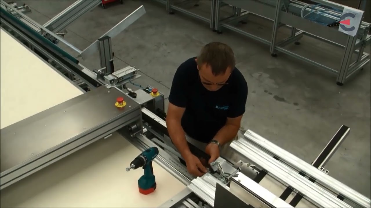 SM-520-ZA | Automatic cutting and welding machine for retractabe insect screens