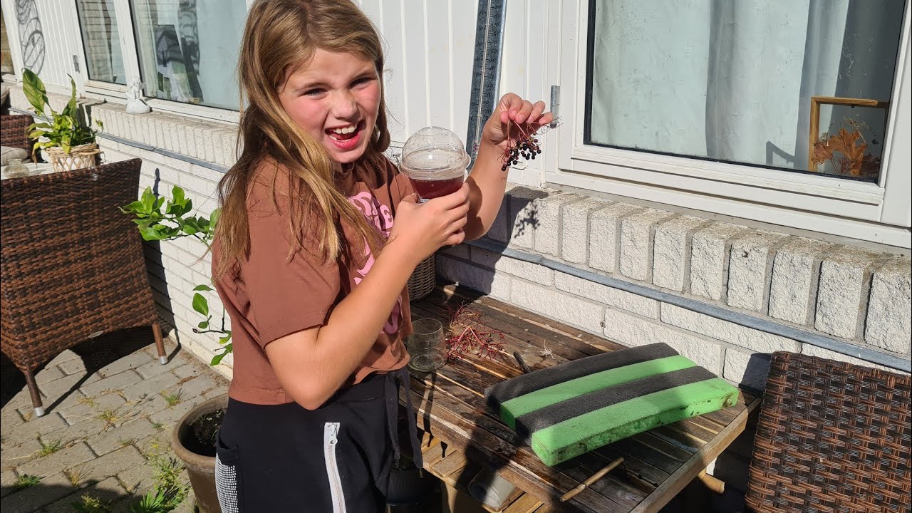 SOFIAS KØKKEN🧫🧪⚗️🪣🧼😀SOFIA LAVER SIN EGEN BUBBLE TEA 🧋😀