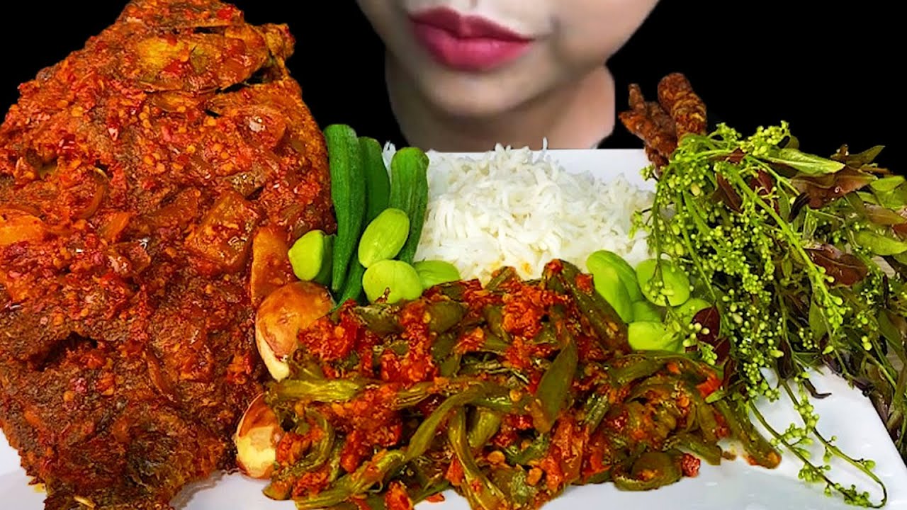 EATING SPICY WHOLE FISH CURY||SPICY FRIED FISH CURRY, SPICY LIMNOCHARIS FLAVA WITH RICE