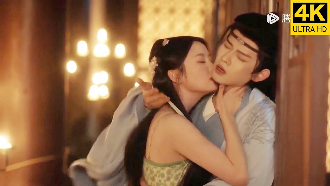【抢鲜看】灰姑娘喝下春藥後魅力四射，纏著王爺狠狠激情一夜，第二天就孕吐不止 ！ #花顏劫