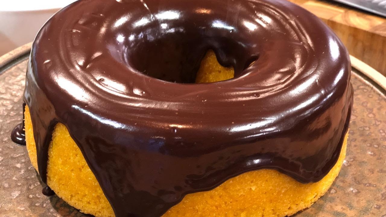 BOLO DE CENOURA COM COBERTURA DE CHOCOLATE - Testei uma massa pronta da fleischmann .