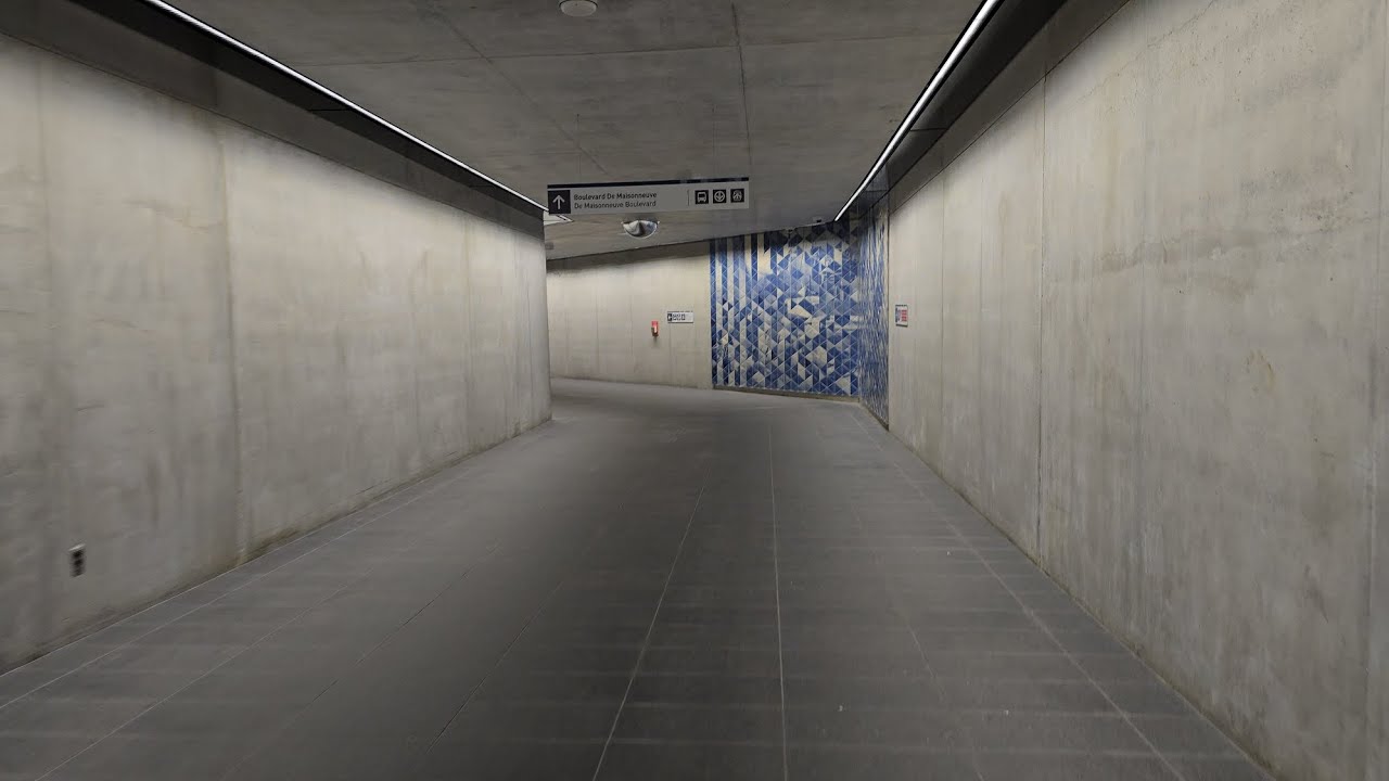 🏥 Walking between the newer Vendôme metro station entrance and the MUHC - request by @danward1106