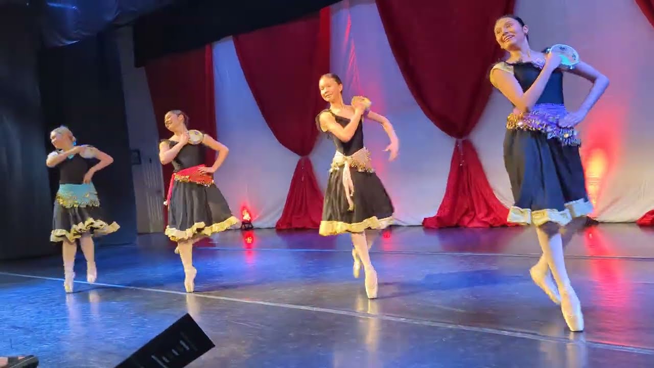 La Esmeralda Suite Clip-3b