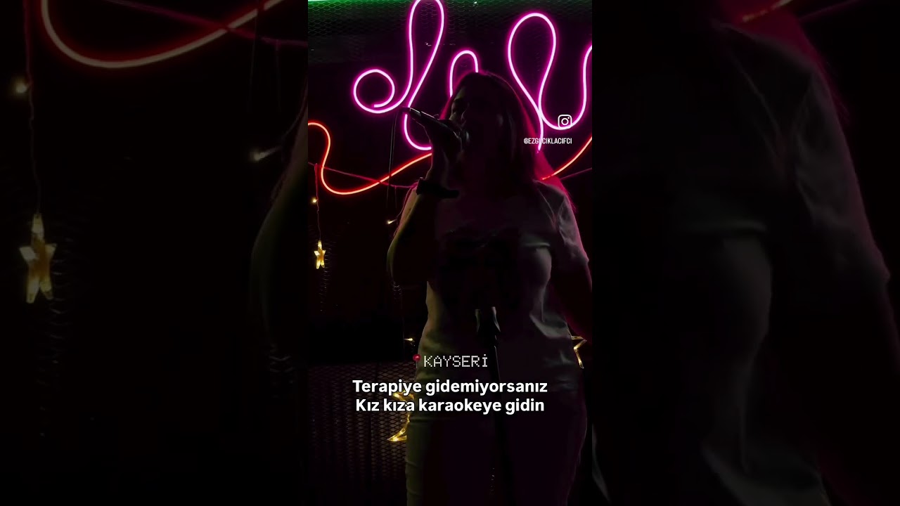 Eee ne demişler ? KIZ NEŞESİ 🌸 #karaoke #karaokepartisi #kızneşesi #kızkıza