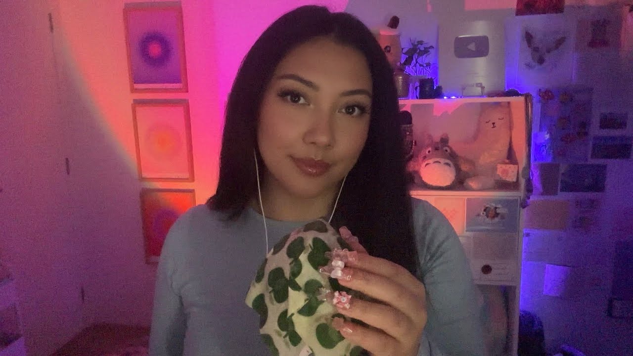 ASMR beeswax wrap on the mic, lip gloss, squishy triggers, tracing, hand movements 💚 cv for Kat F