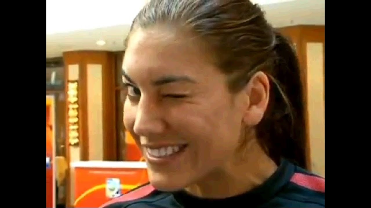 Estados Unidos eliminam Brasil e a musa Hope Solo manda beijo especial para Tiago Leifert