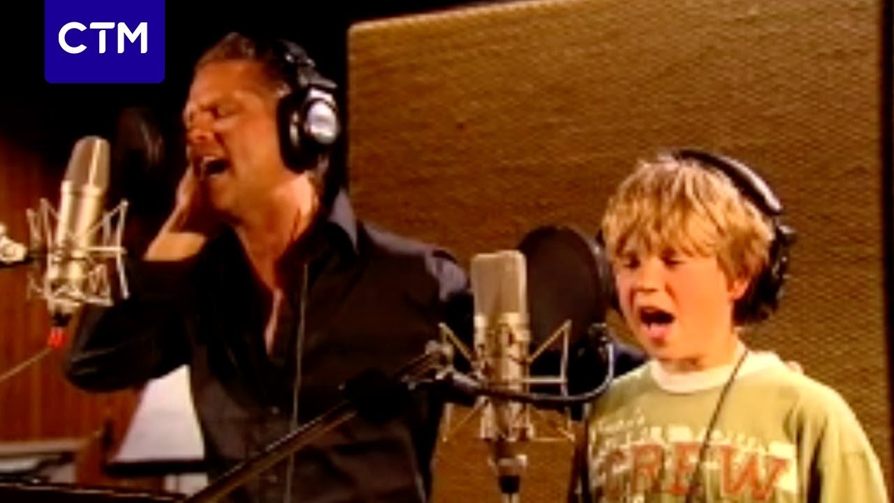 Danny de Munk & Dave - Laat Ons Niet Alleen (Official Video)