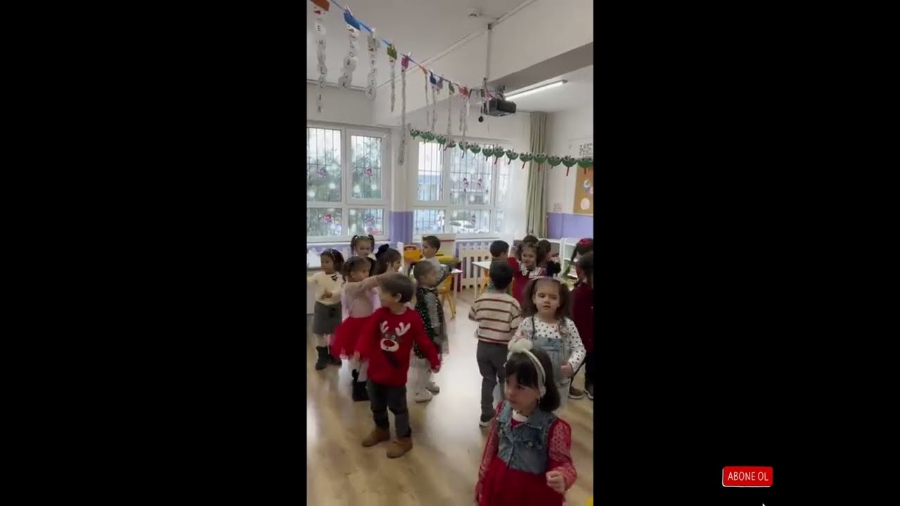 Okulda arkadaşları ile beraber eğlenceli bir gün :) #çocukvideoları #okul #eğlence #dans #çocuk