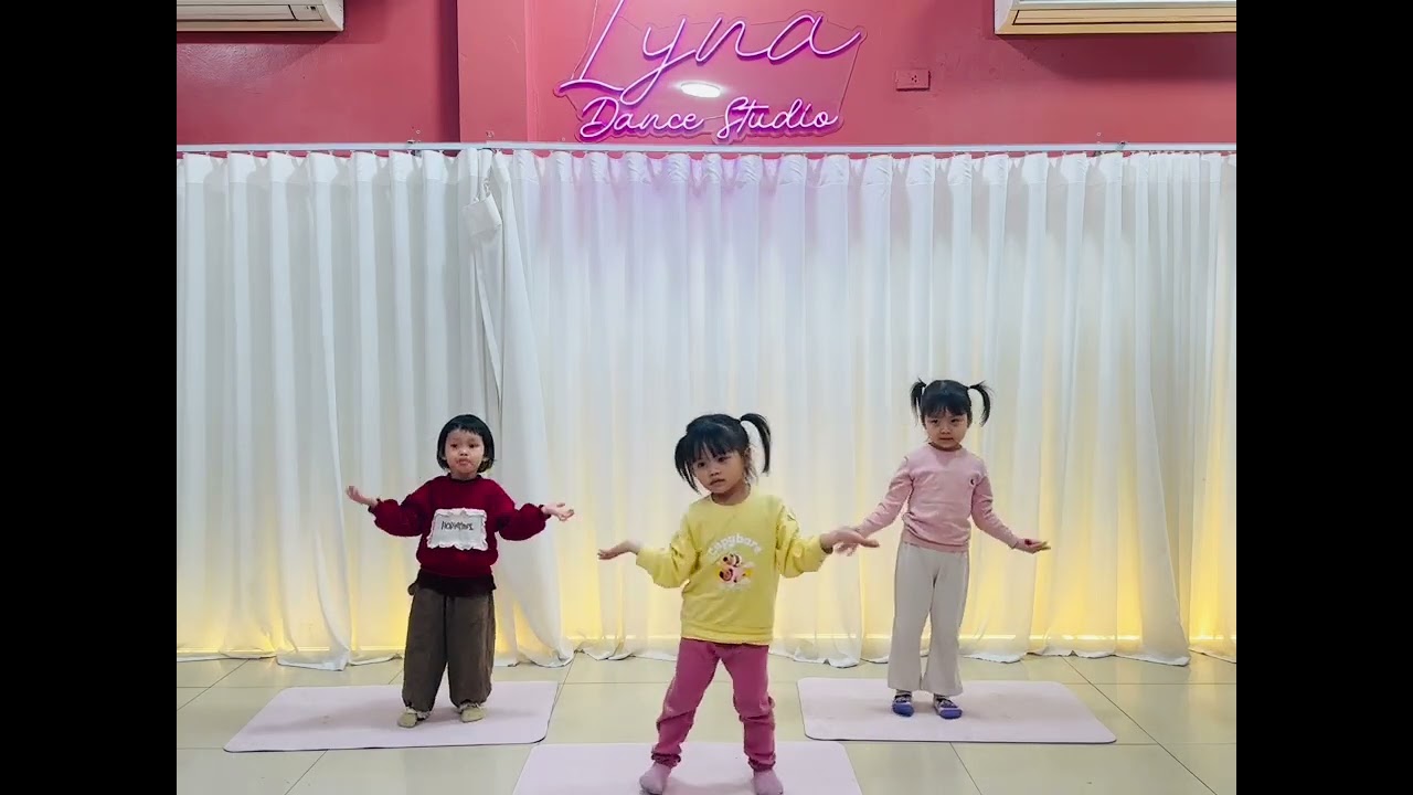 Lyna dance tập múa Tết tiếp nha