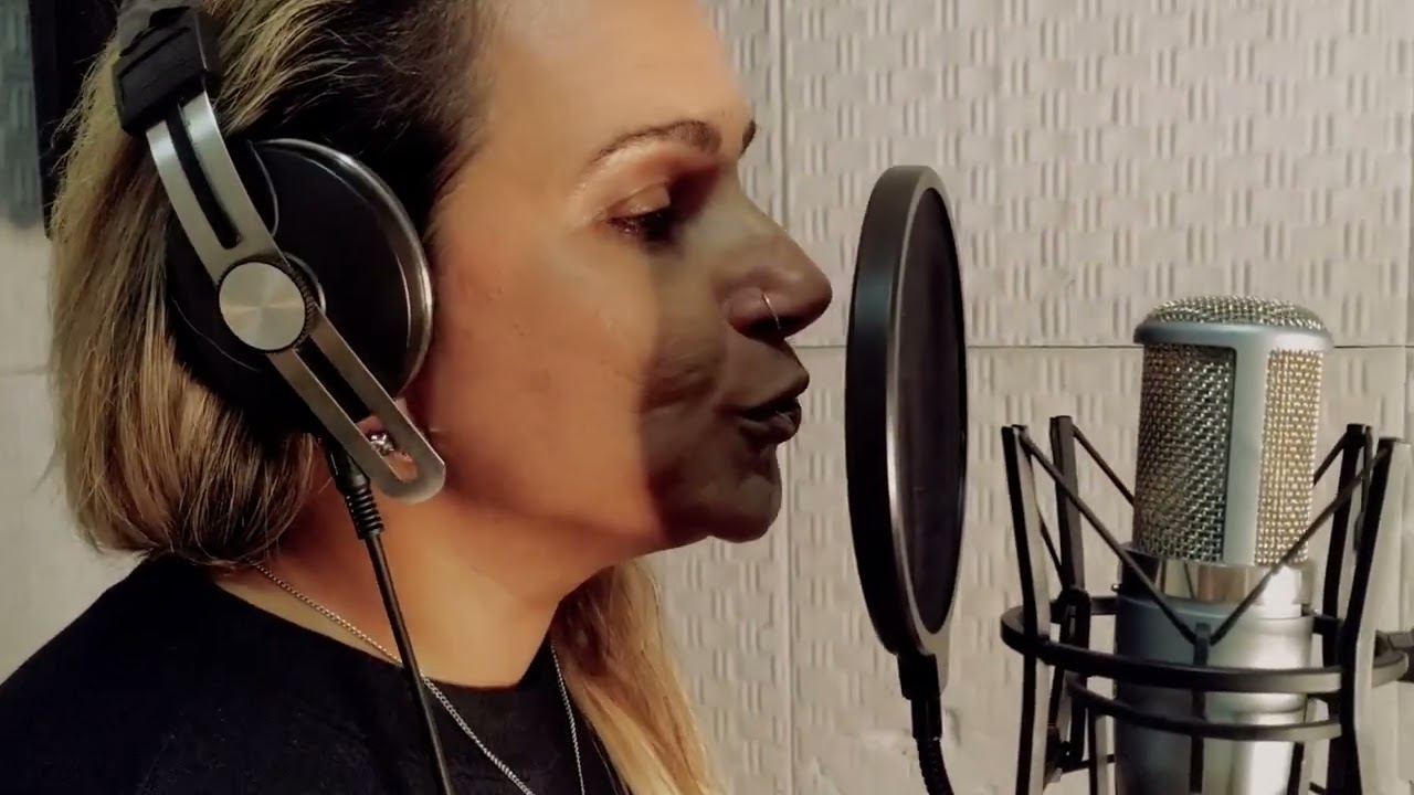 A sua sofrencia de sempre na voz diferente Carla Reis canta P&aacute;ssaro Noturno!