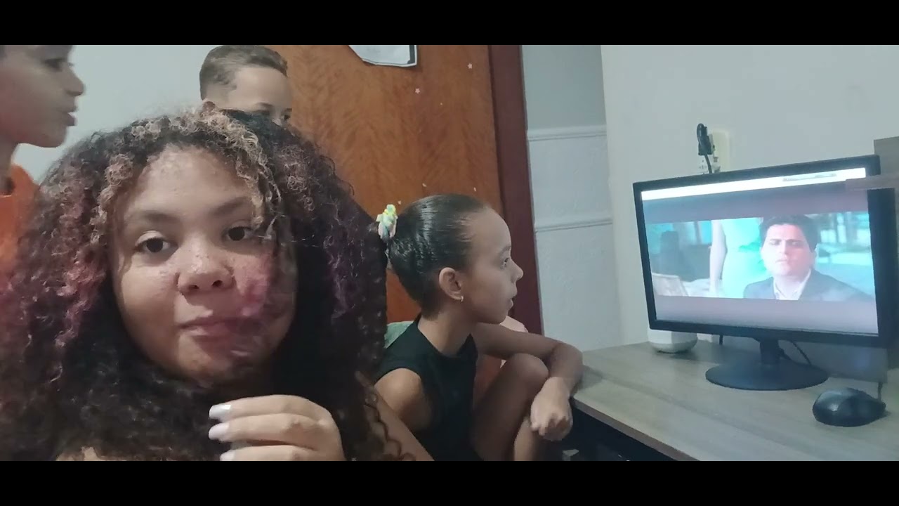 Reagindo a nova música do Rafael.